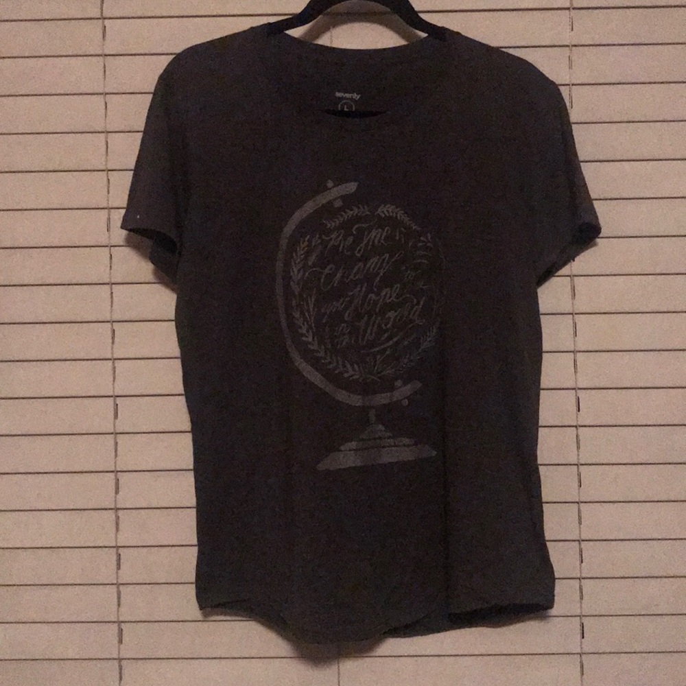 Cute sevenly t shirt 💘❗️major💲drop❗️